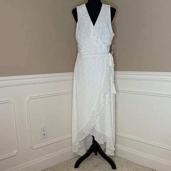 NWT Bar III Women’s White Sleeveless Wrap Dress, Size Large - Picture 1 of 13